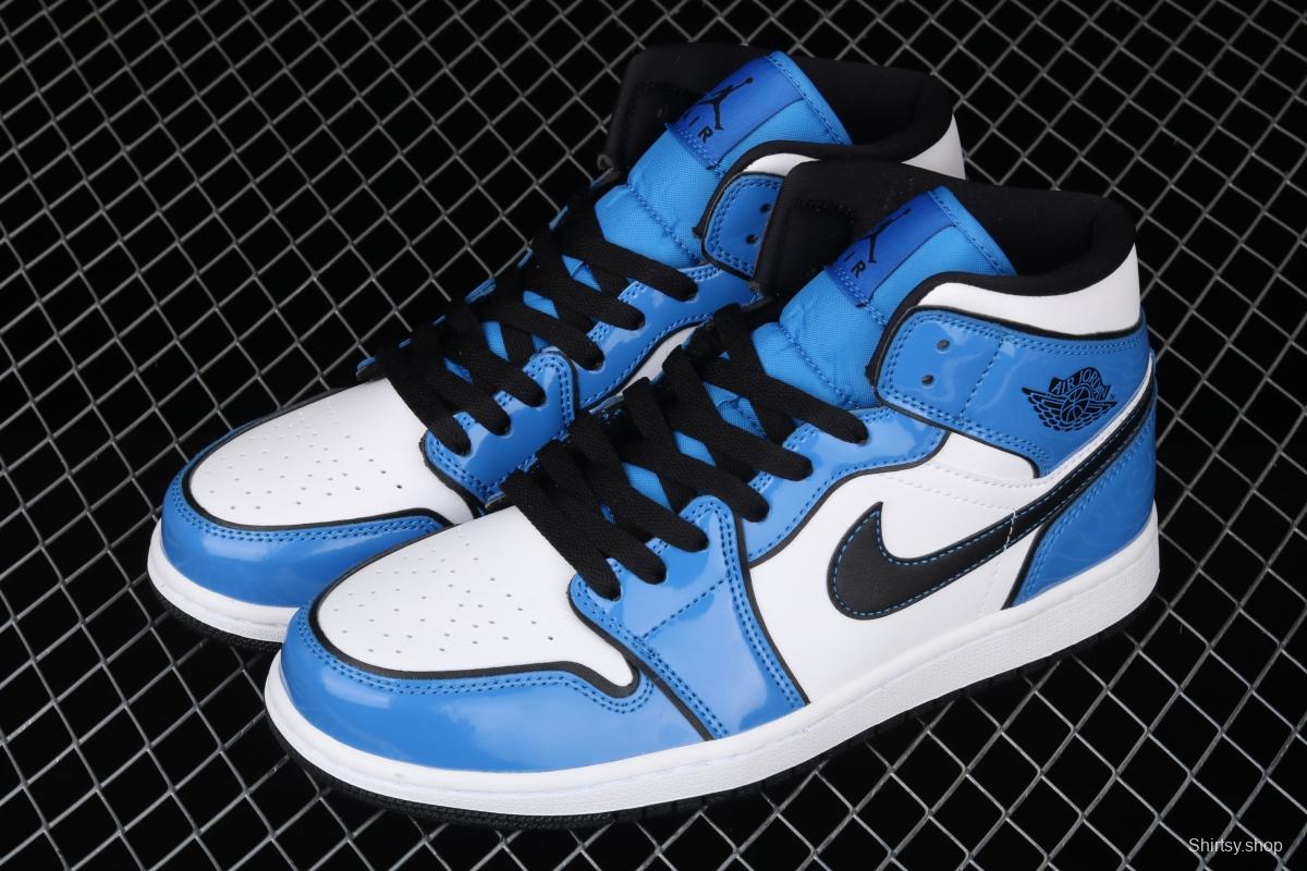 Air Jordan 1 Mid varnished leather white blue two-dimensional small lightning Zhongbang basketball shoes DD6834-402